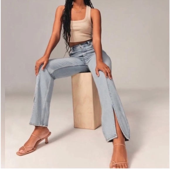 ABERCROMBIE & FITCH The 90's Straight Ultra High Rise Split Hem Curve Love Jeans - Picture 2 of 9